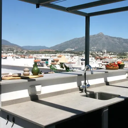 Penthouse W/ Spectacular View Apartment
